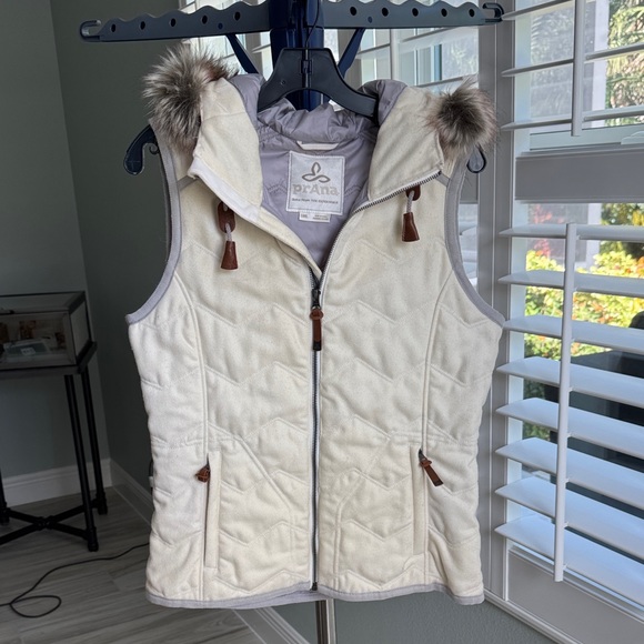 Prana Ivory Quilted Vest with Faux Fur - Picture 1 of 9